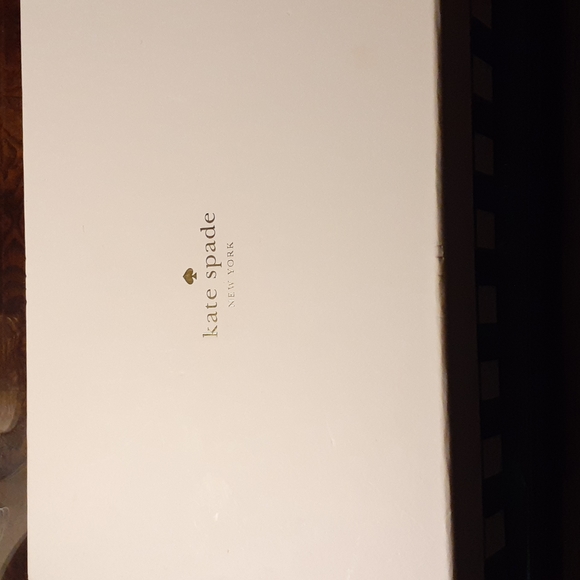 KATE SPADE 2pc HAT/ GLOVE SET WITH BOW & BOX - Picture 7 of 10